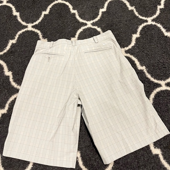 Nike Golf shorts. Size 34 - Picture 2 of 3